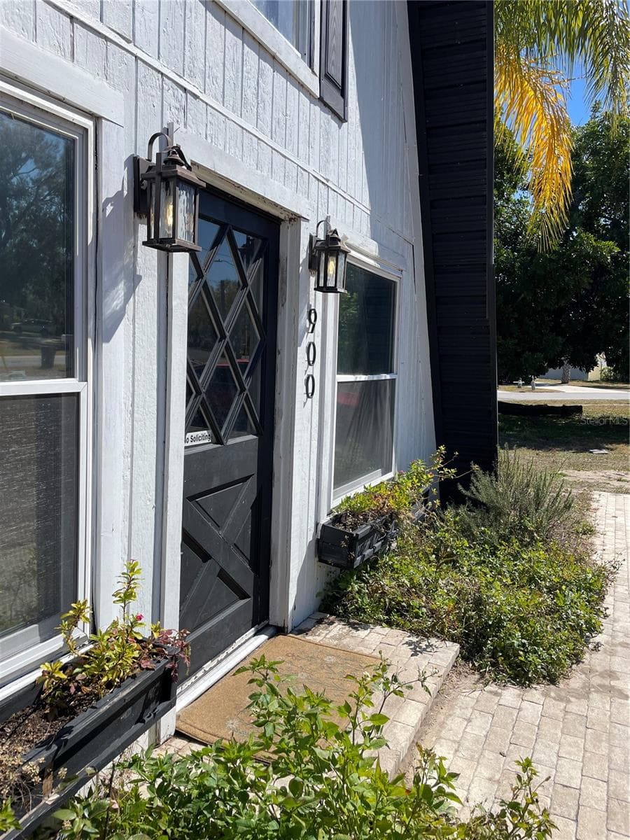 900 Riverside Dr photo 4