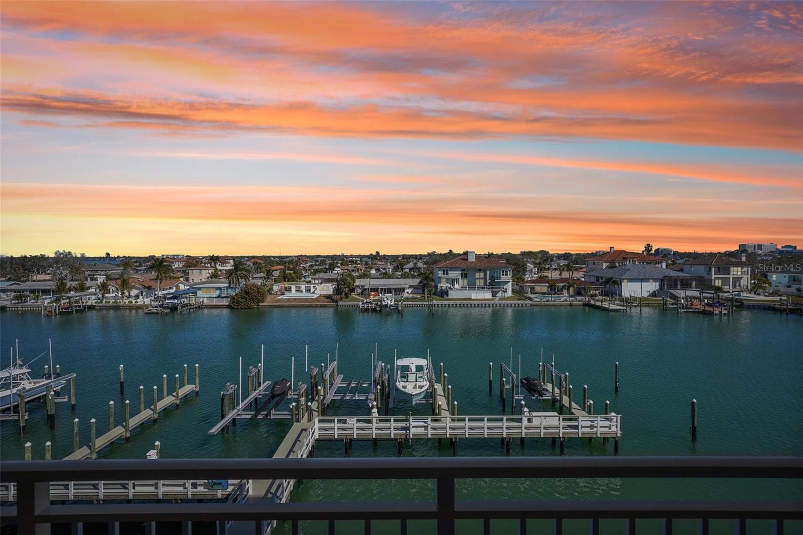 125 Island Way #404