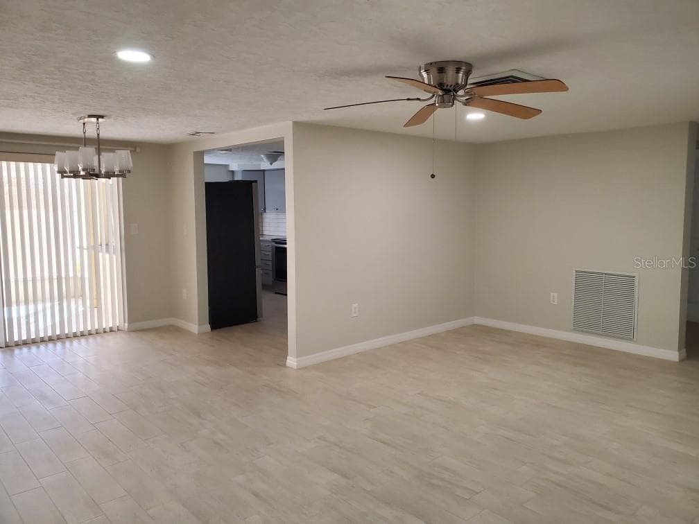 8504 Wagon Wheel Ln photo 5