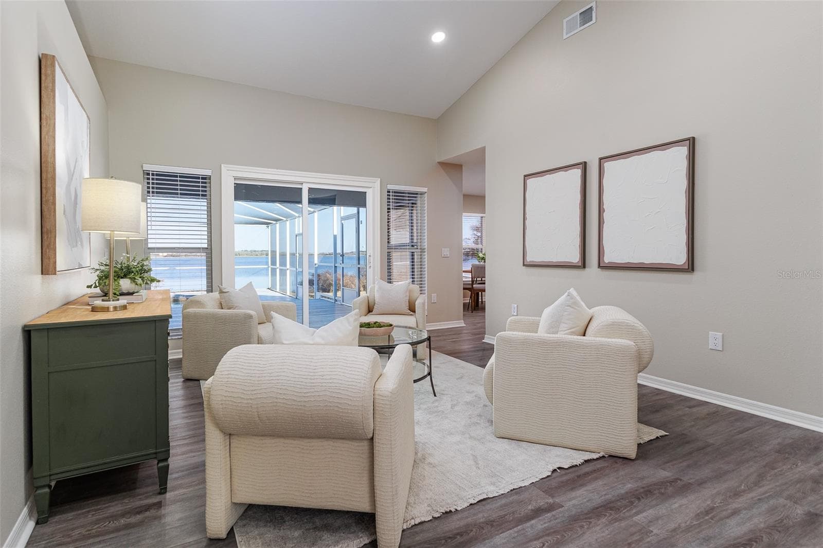 411 Edgewater Dr photo 3