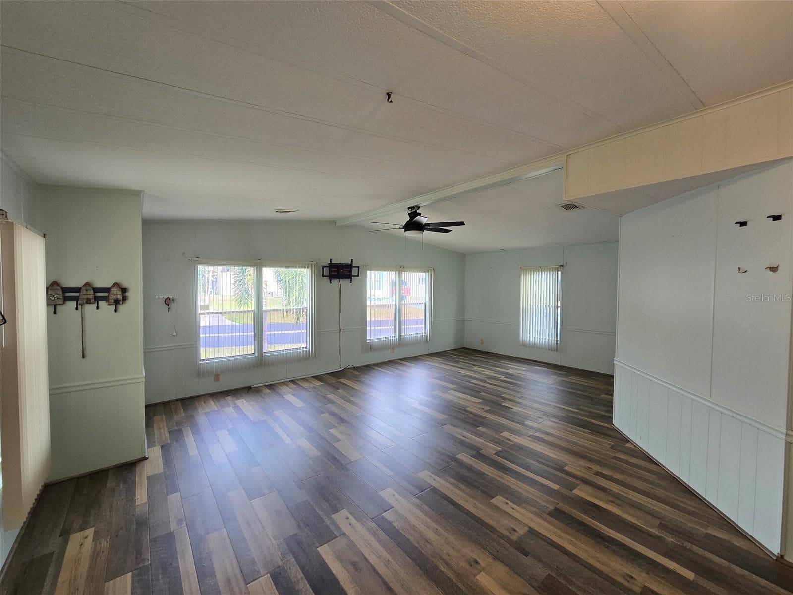 3327 Eileen Dr photo 3