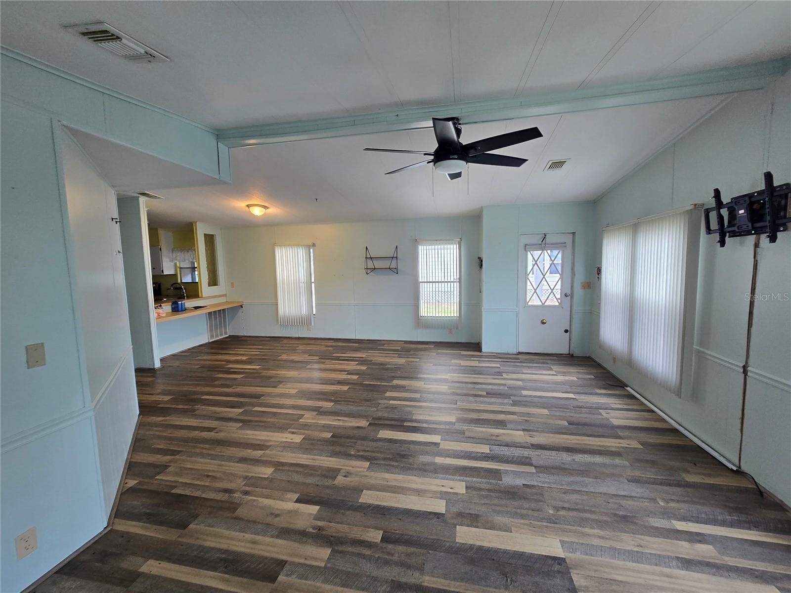 3327 Eileen Dr photo 4