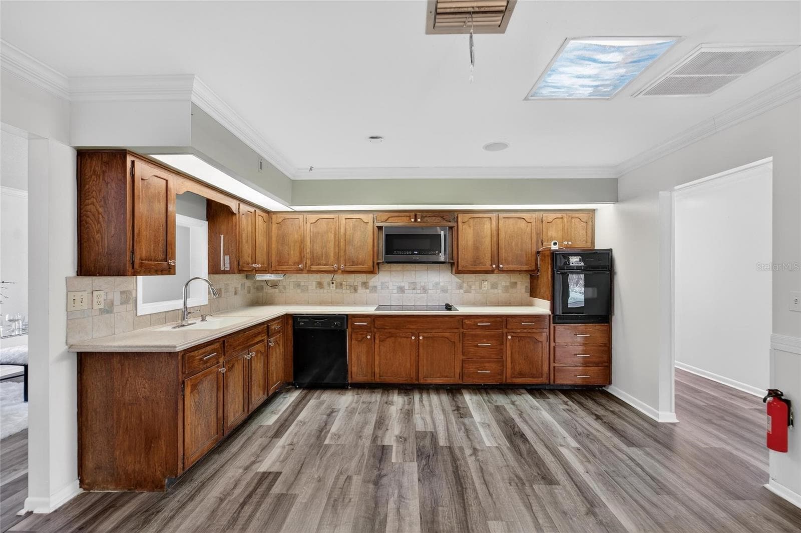 1231 Newport Ave photo 5
