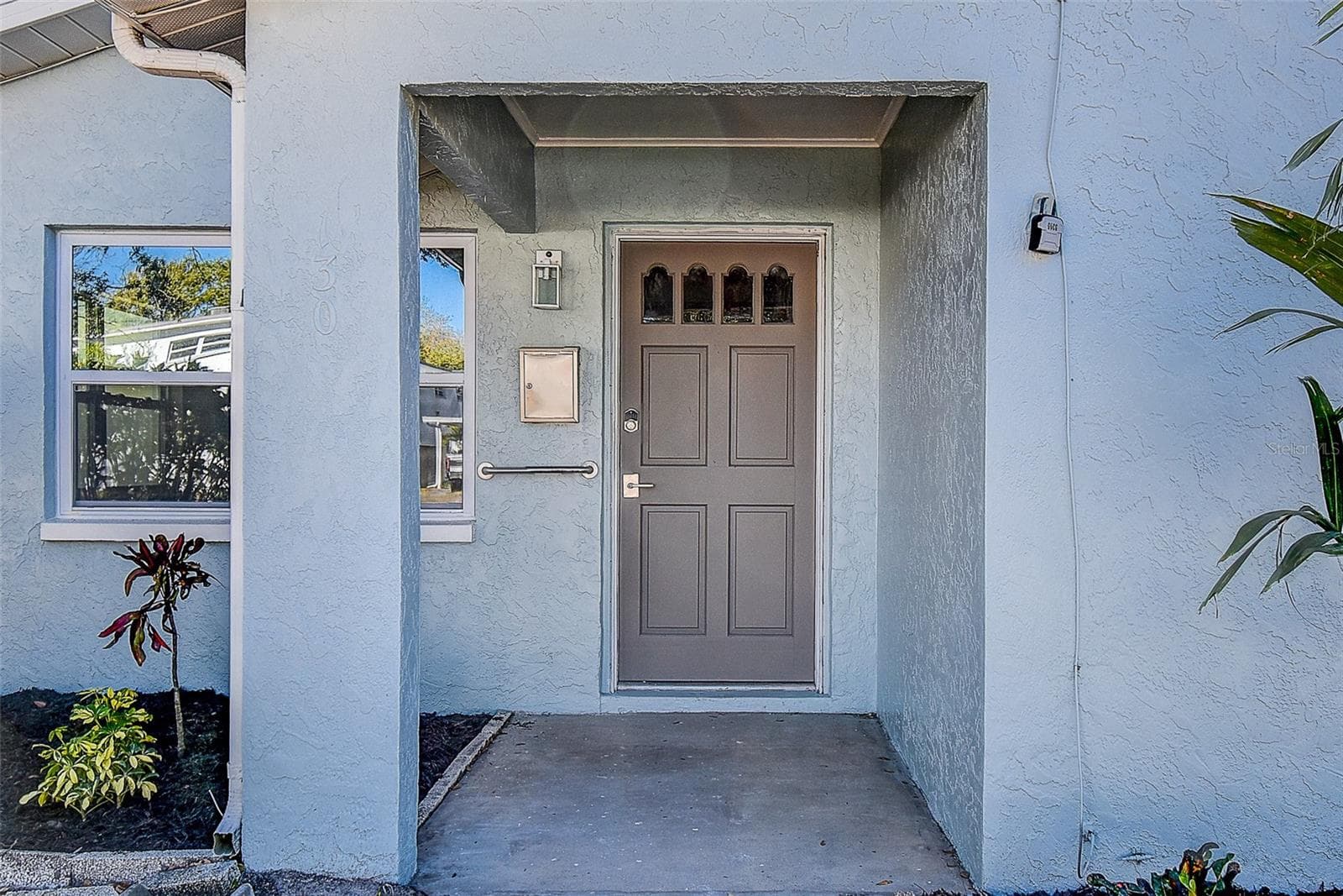 130 42nd Ave N