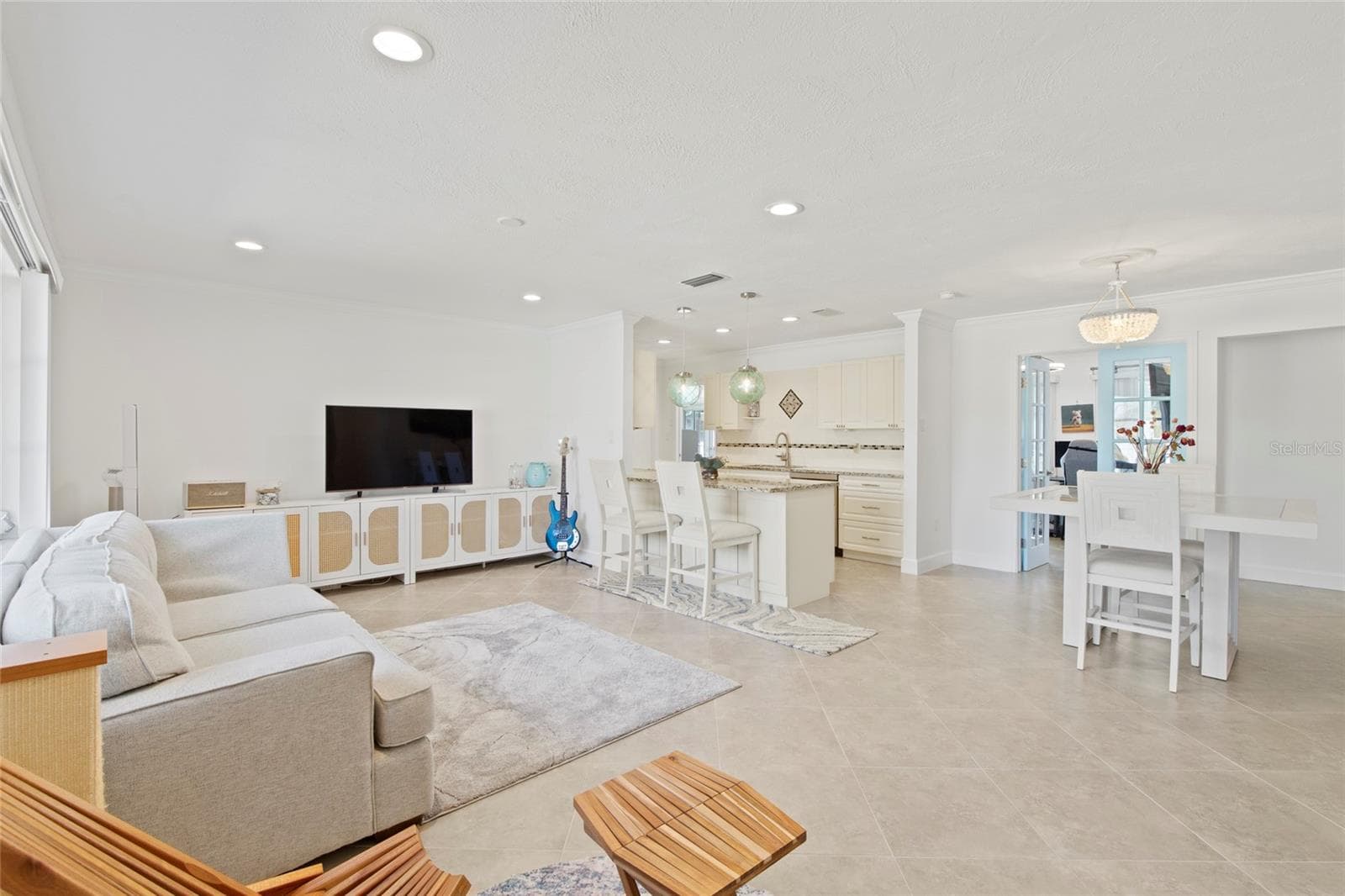6725 Roxbury Dr