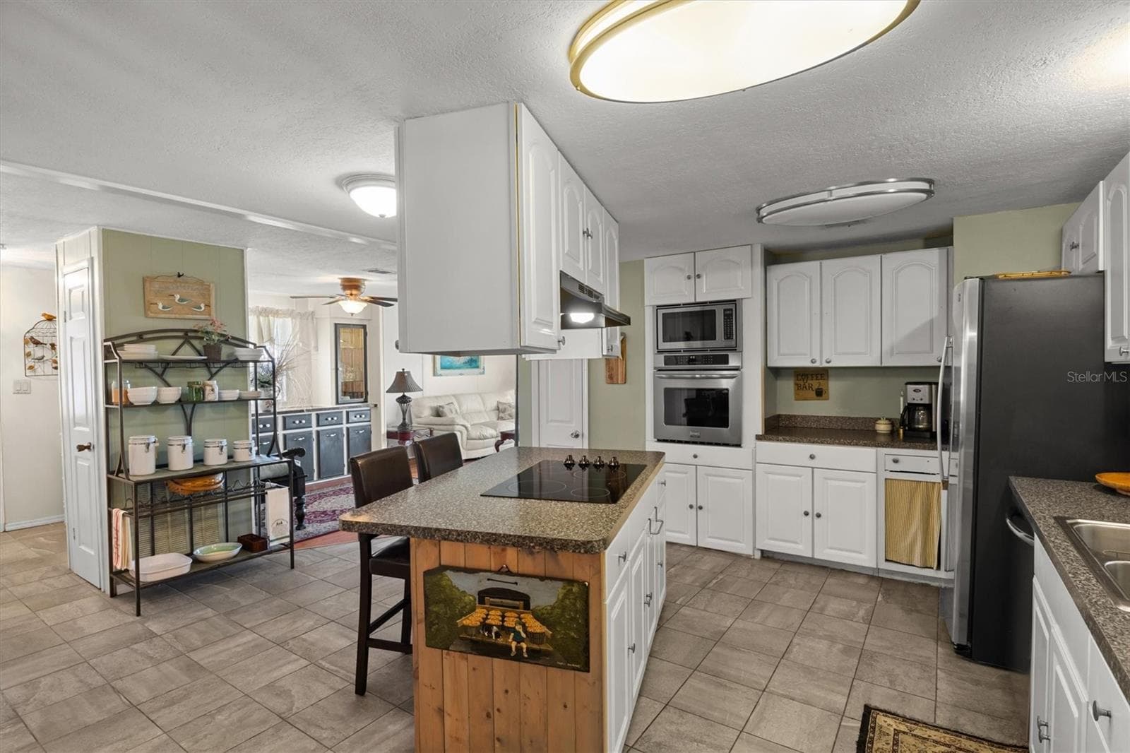 6825 S Lake Henry Dr NE photo 4