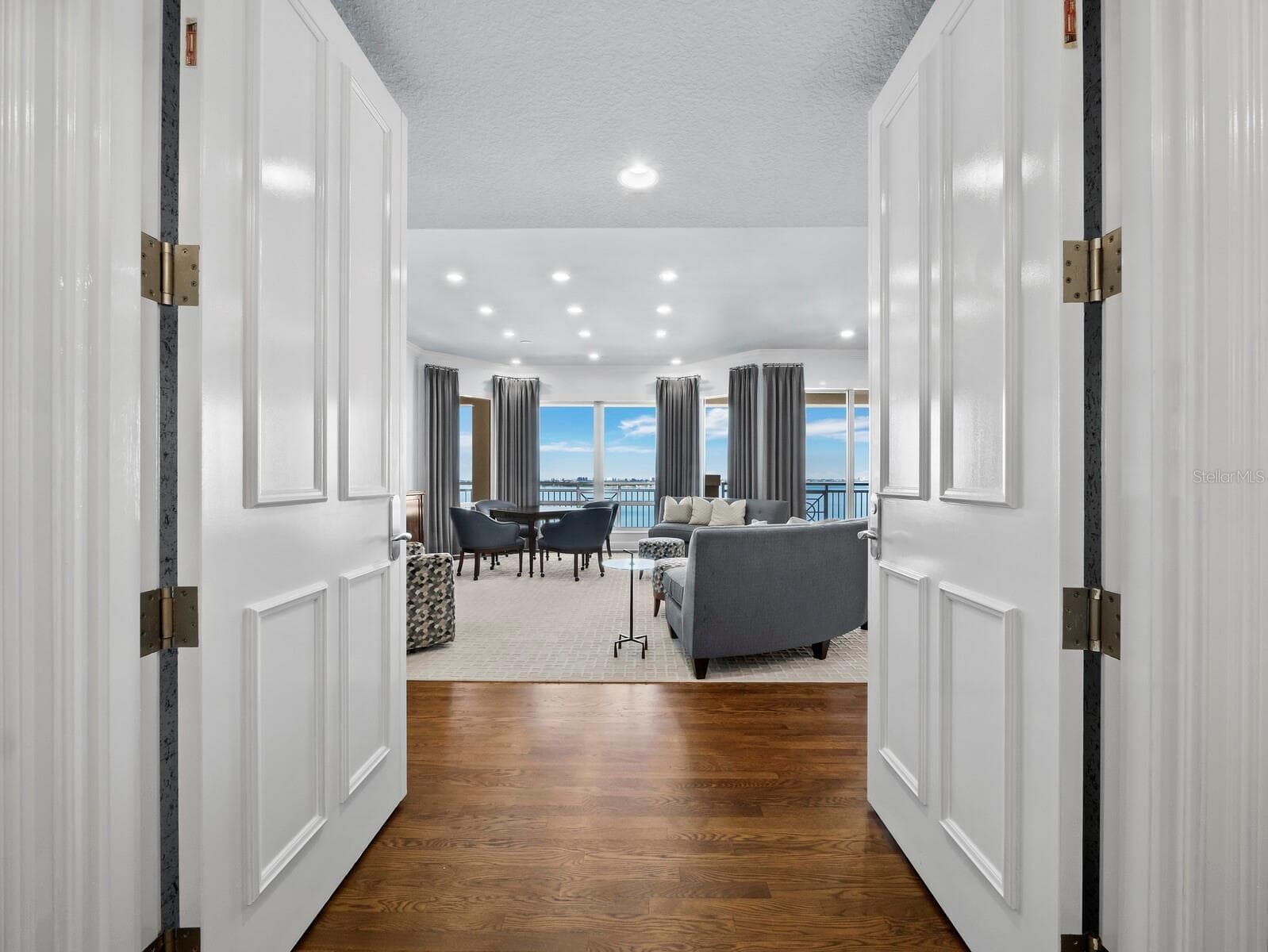 35 Watergate Dr #1403 photo 4