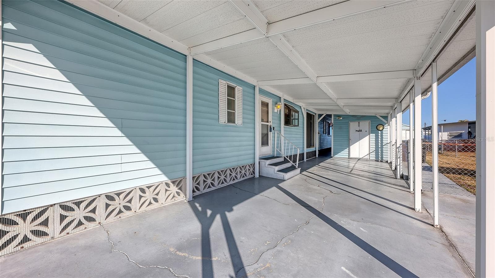 203 50th Avenue Plz E photo 4