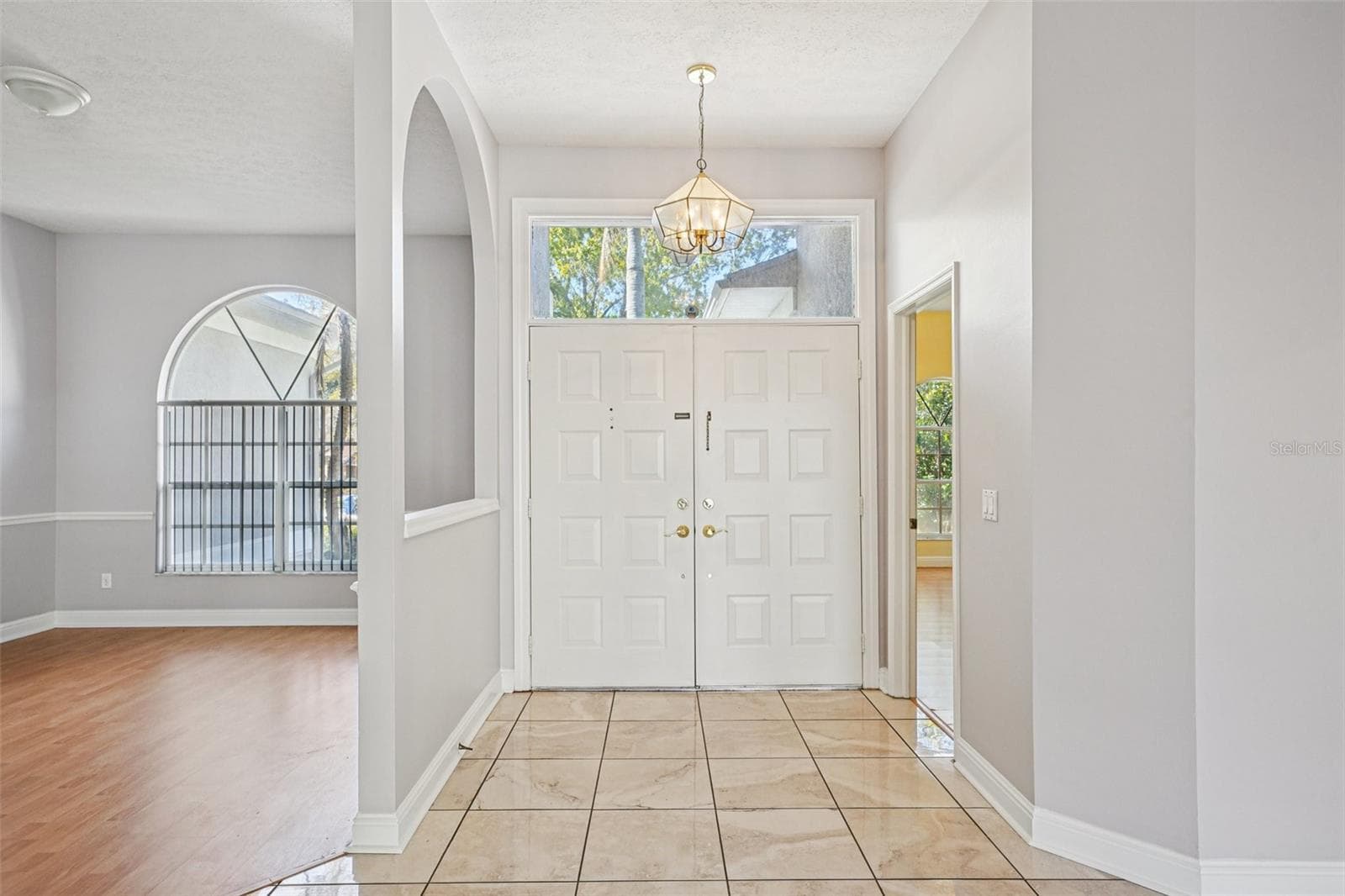 918 Academy Dr photo 4