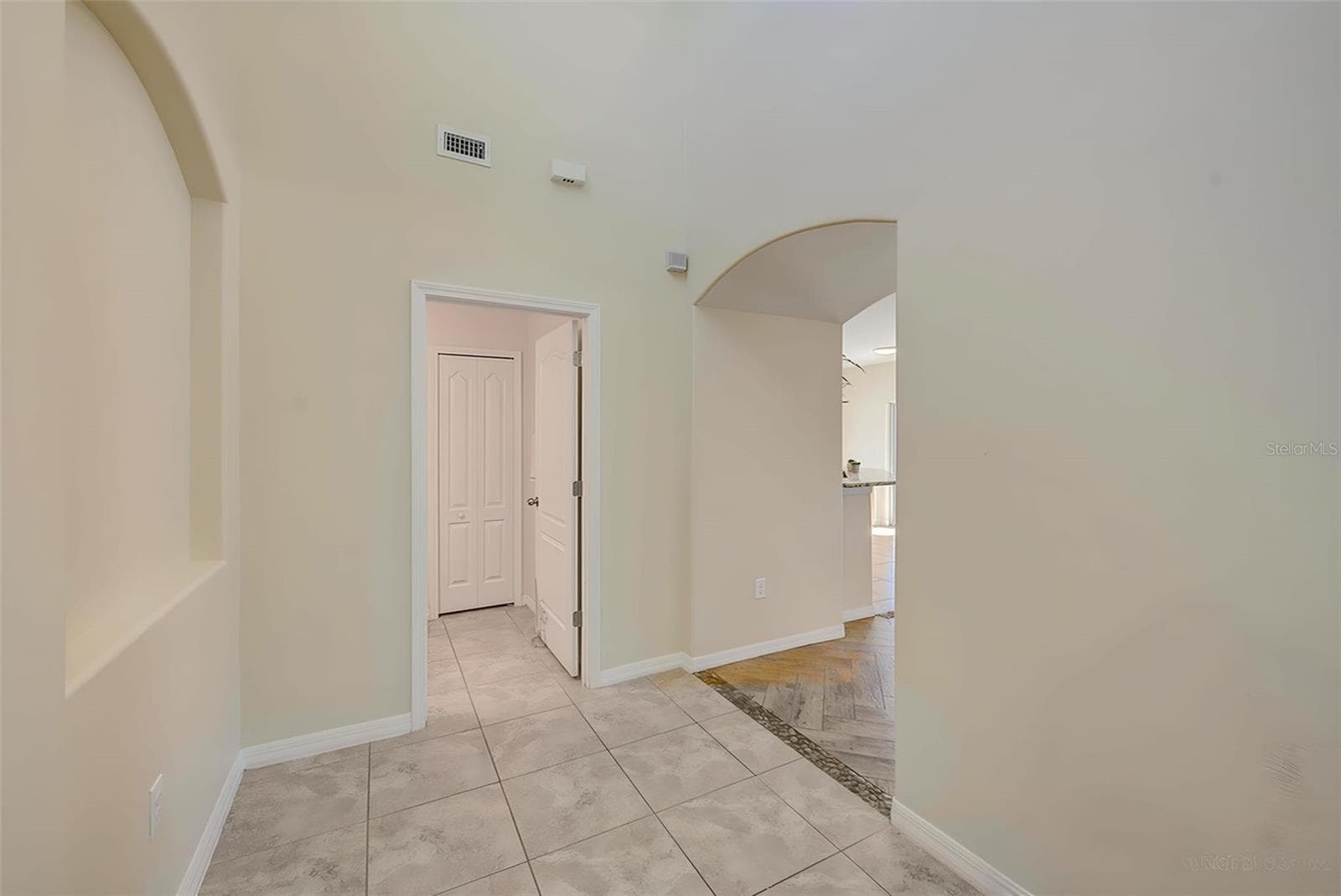 1902 Hawks View Dr photo 5