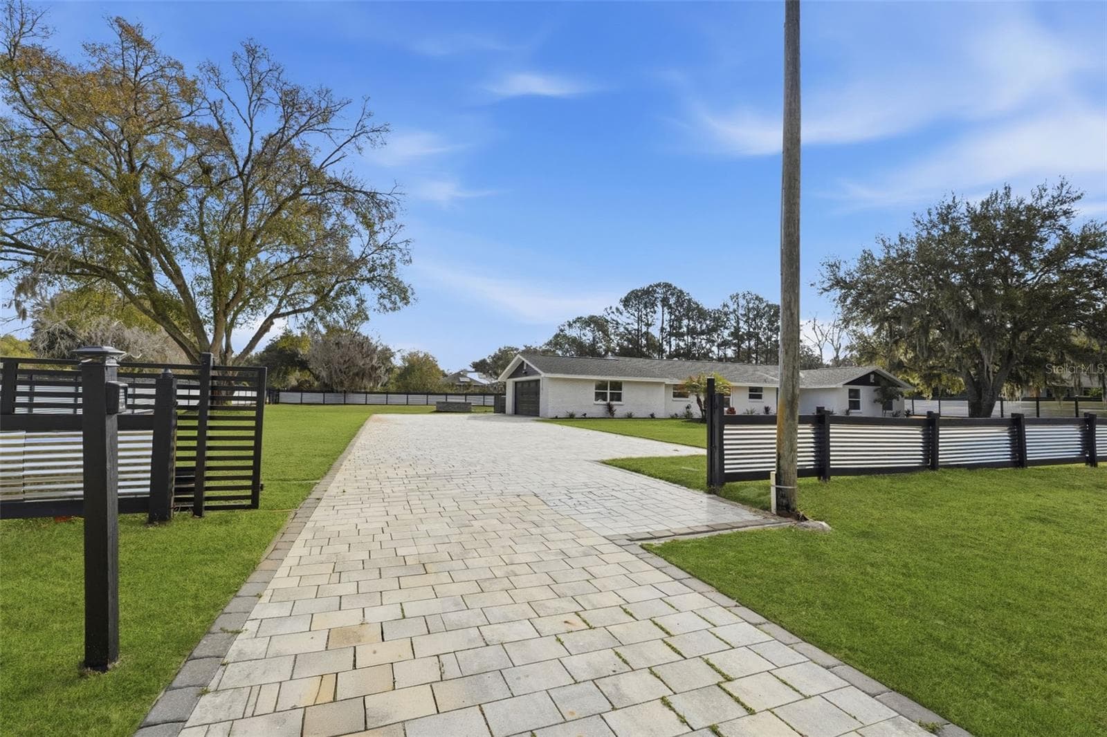 2338 Meadowbrook Dr