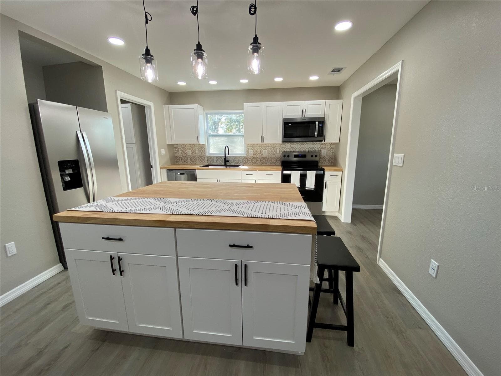12704 Lacey Dr