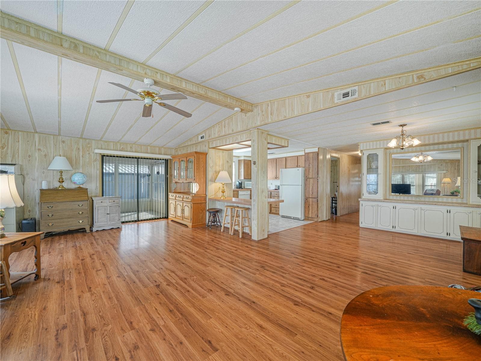 1679 Foxway Dr photo 3
