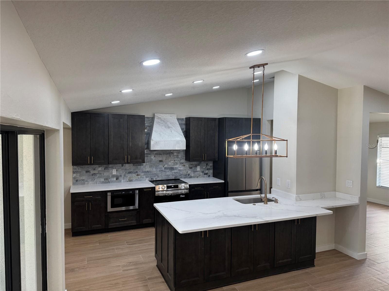 2221 Cimarron Ter