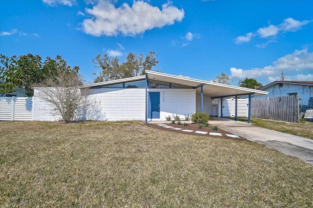 3133 Lake Ridge Dr