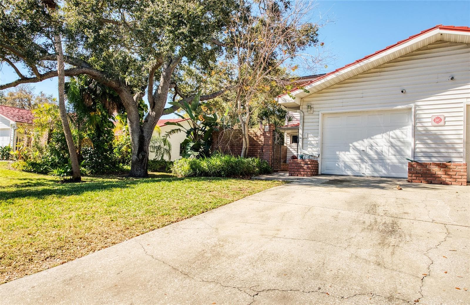 1423 Water View Dr W