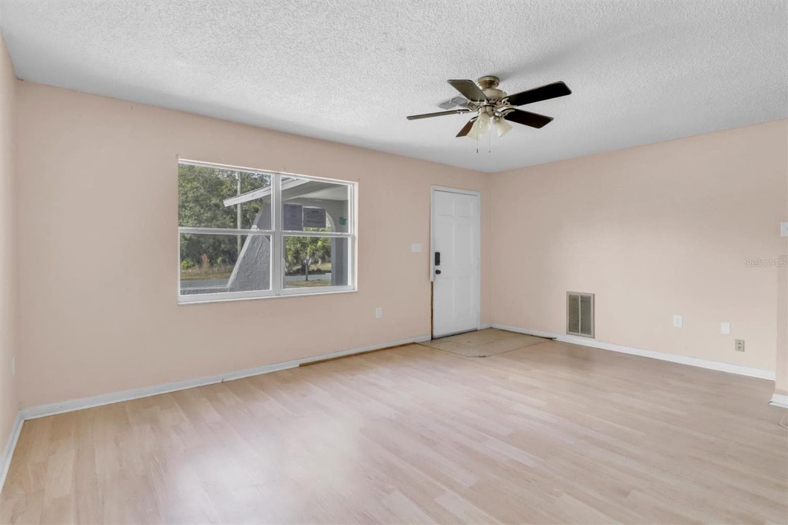 6708 Medlar Dr photo 3
