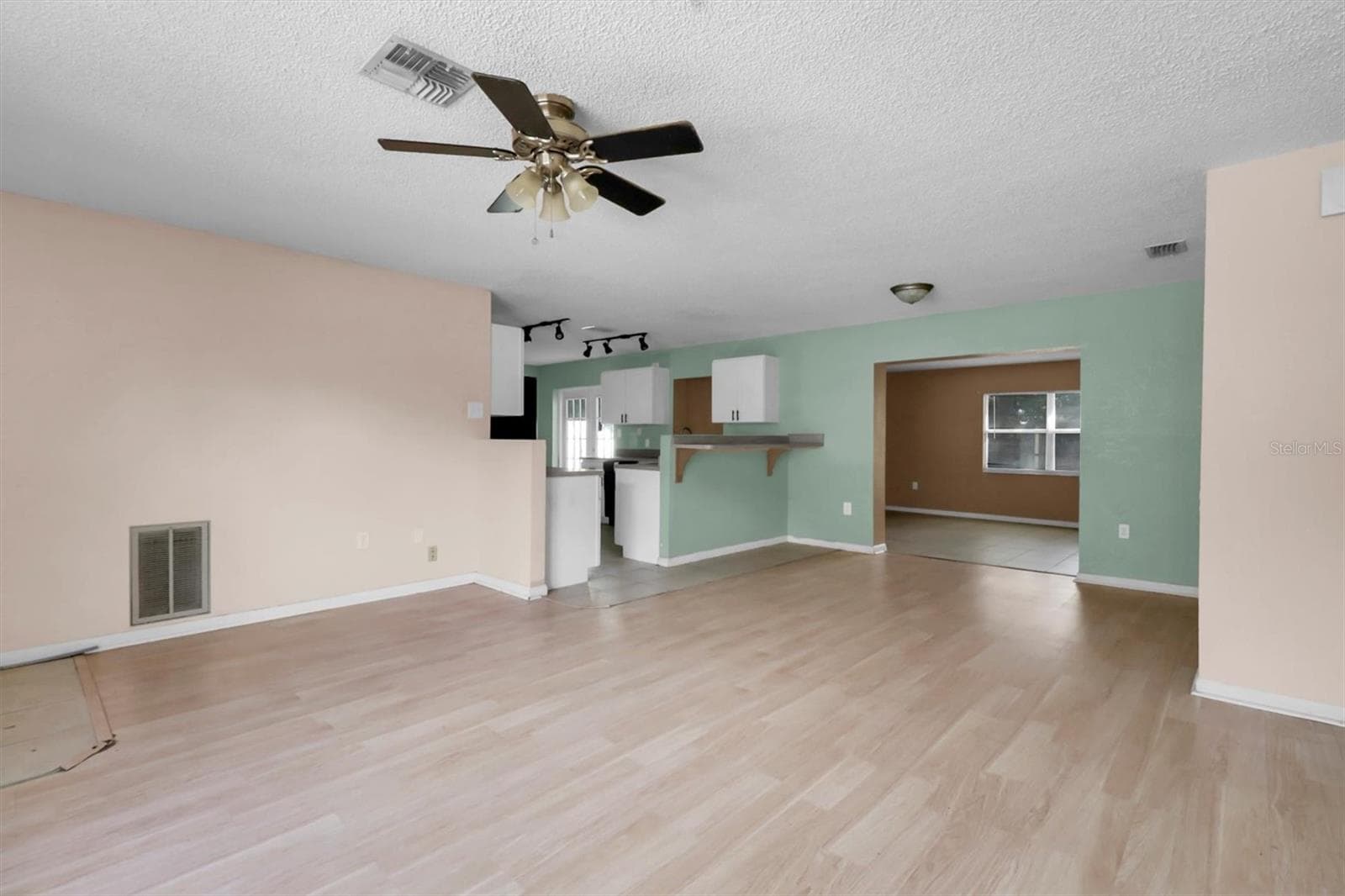 6708 Medlar Dr photo 5