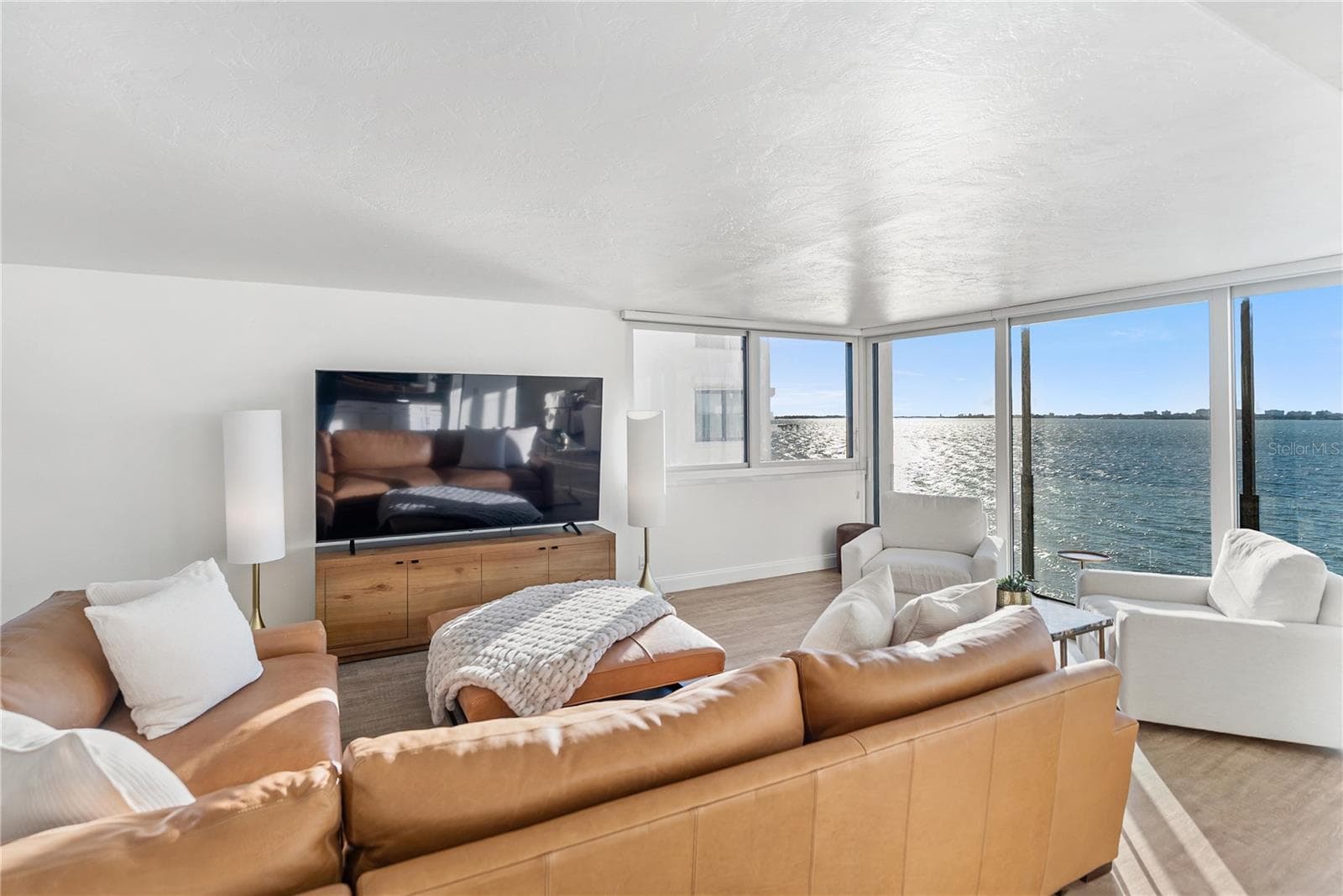 101 Sunset Dr #402