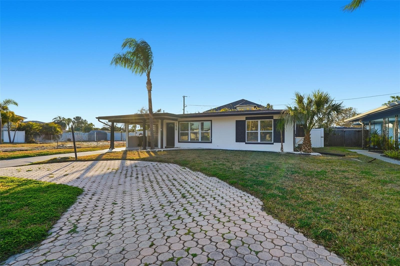 2470 Del Rio Way photo 3