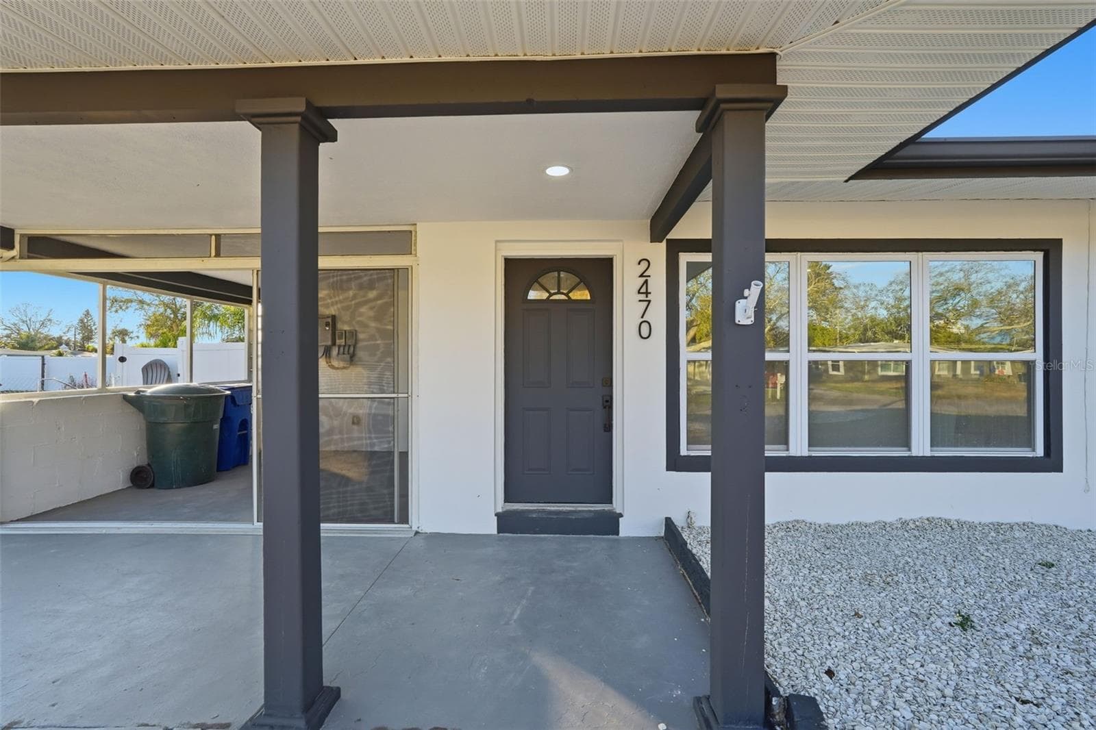 2470 Del Rio Way photo 4