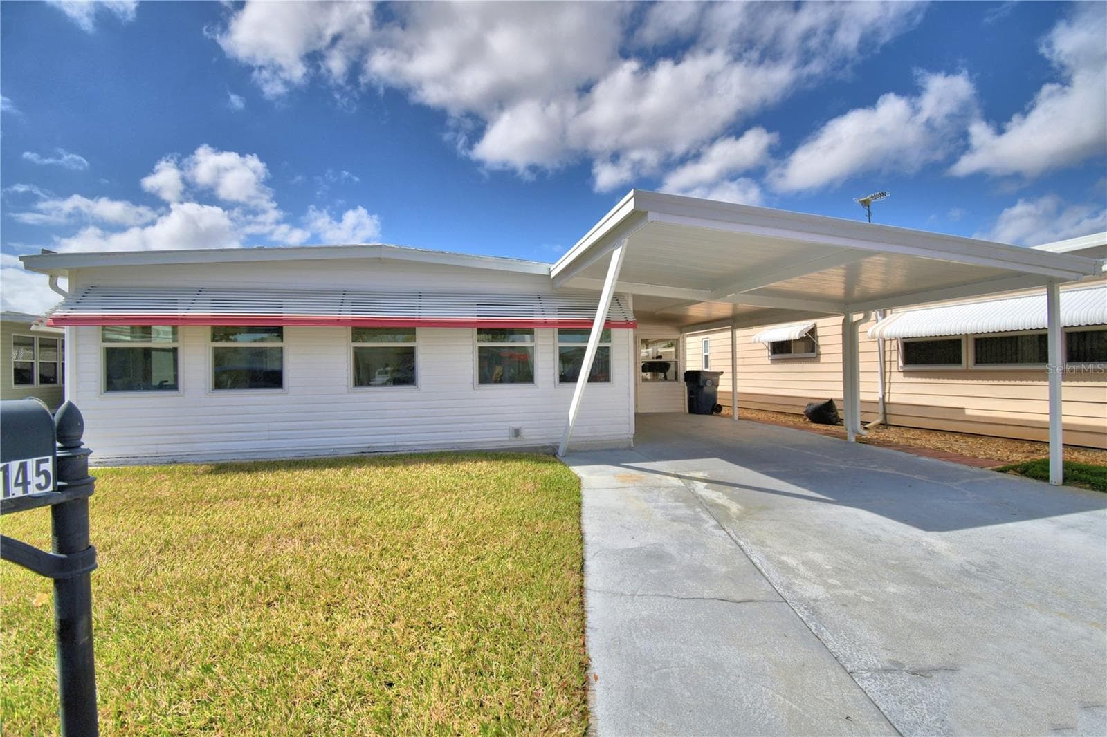 145 Holiday Ln photo 3