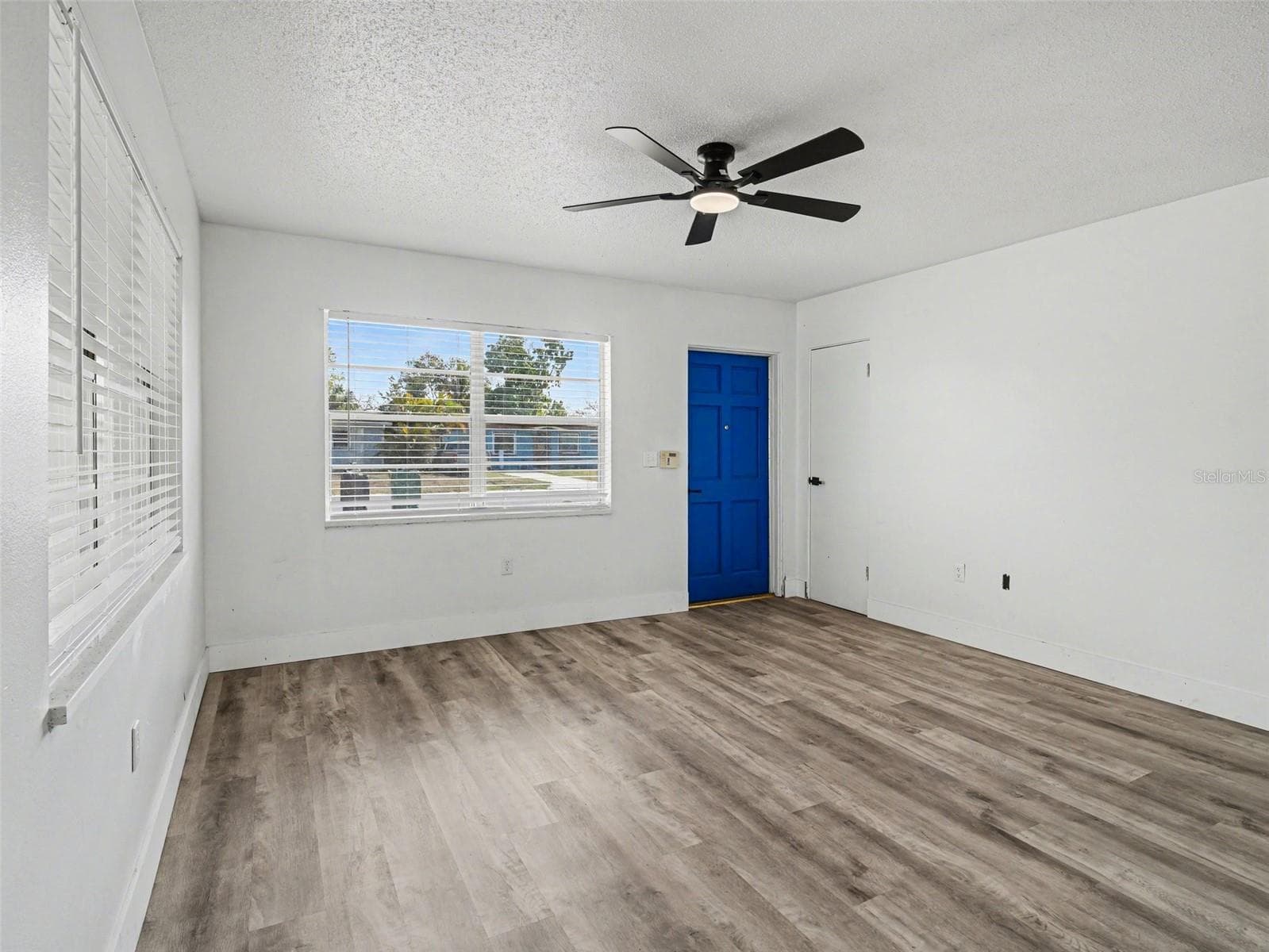 1207 22nd Ave W