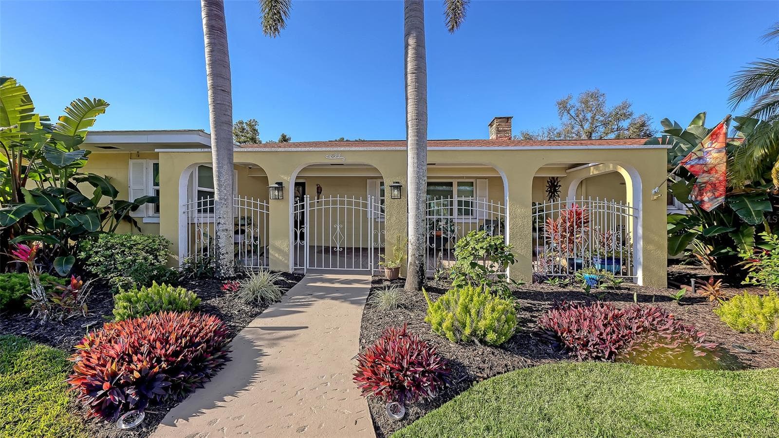 844 Magellan Dr photo 3