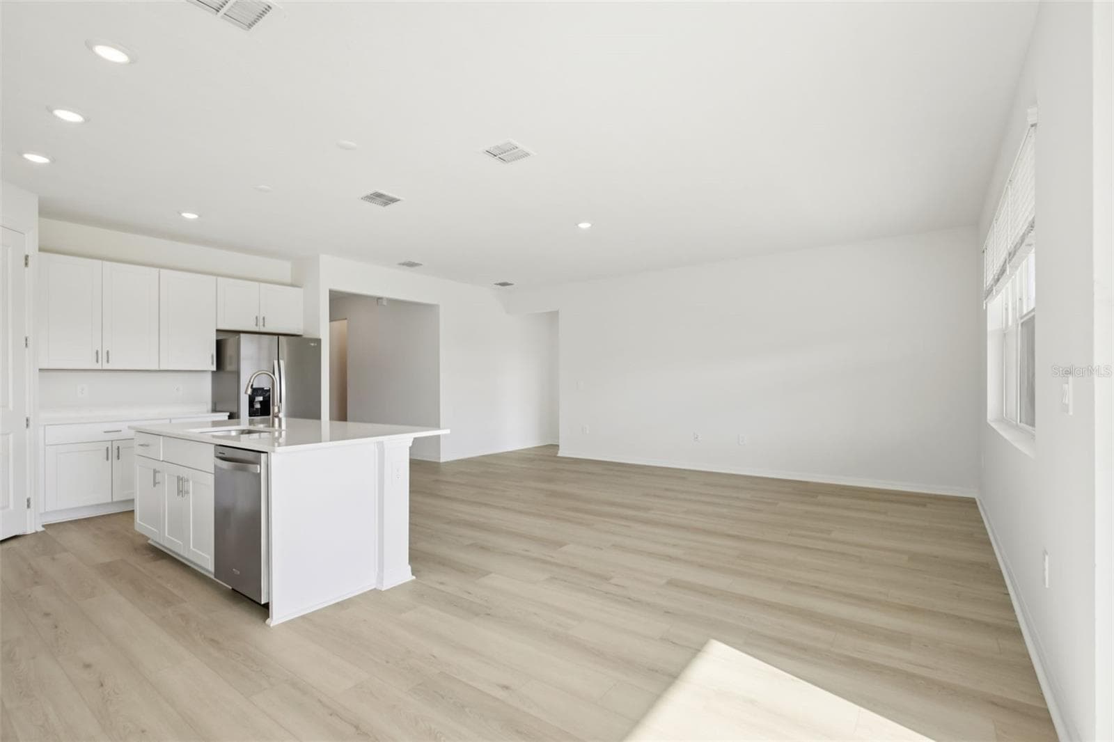 13318 Shellmore Ave photo 5