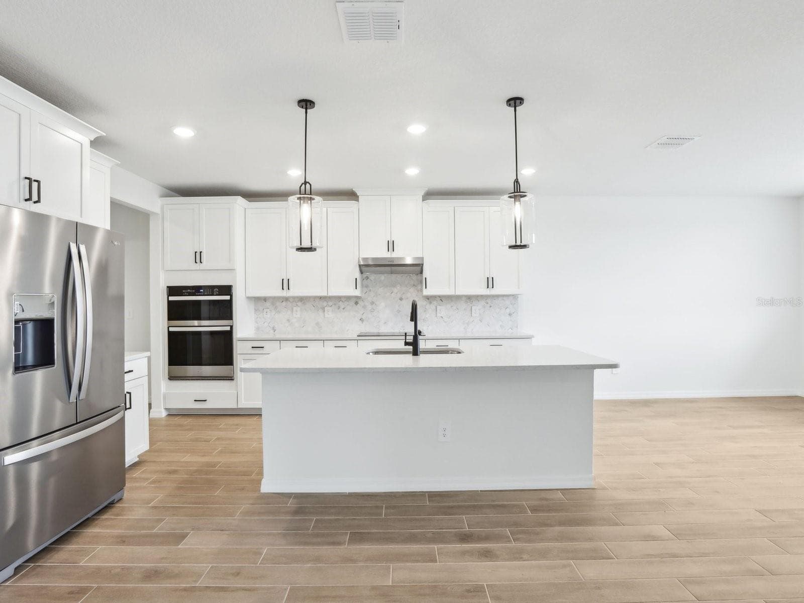 1705 Draughton Dr photo 3