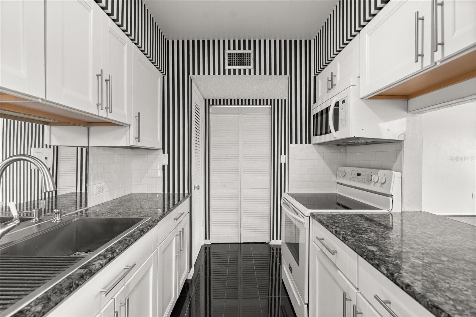 1700 6th St NW #B24 photo 5