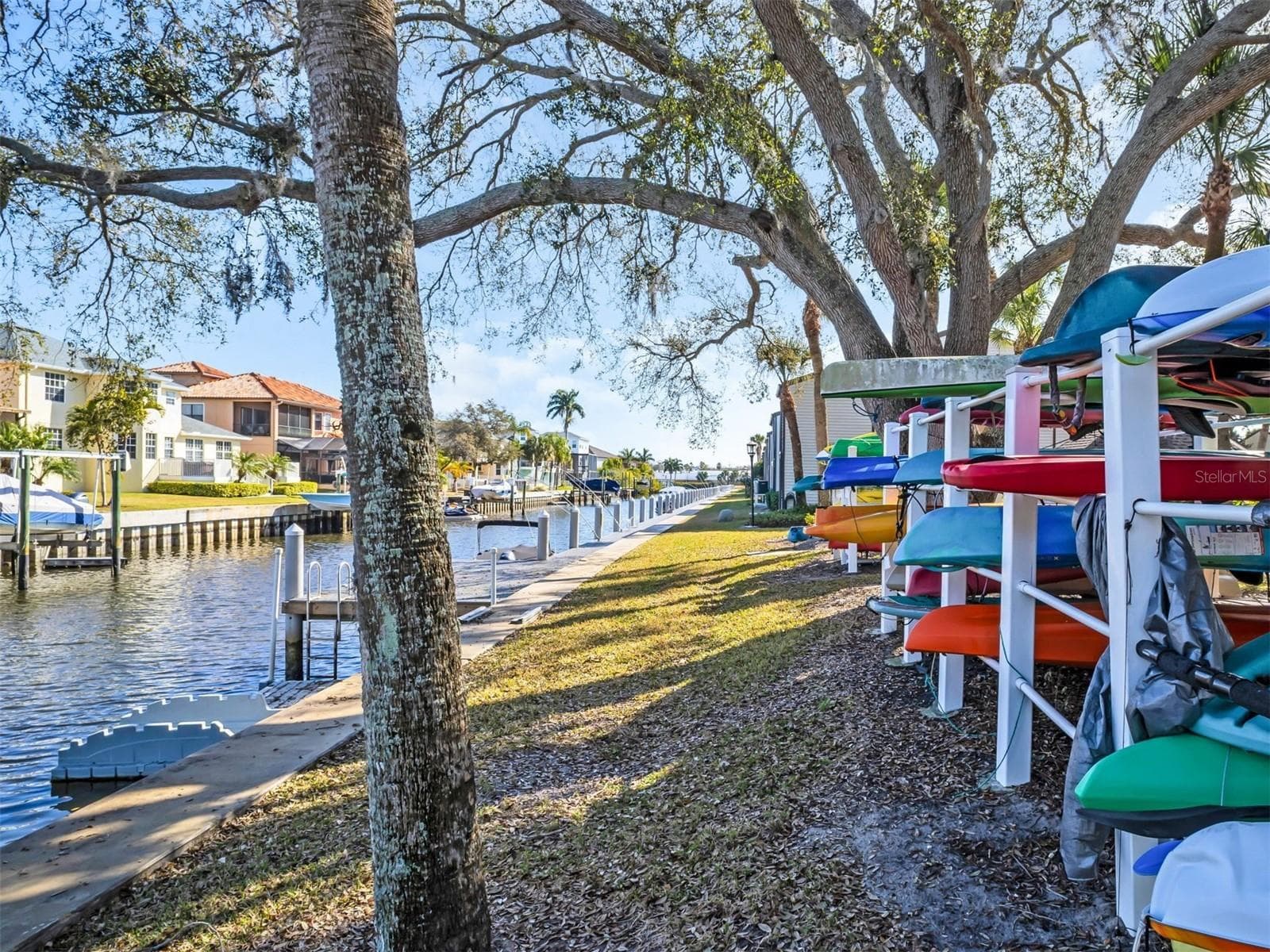 346 Moorings Cove Dr photo 3