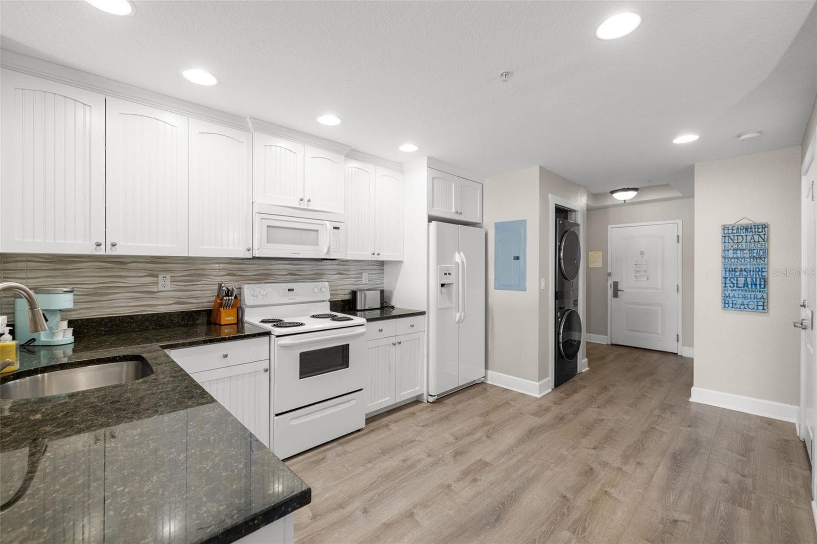 399 2nd St #216 photo 5
