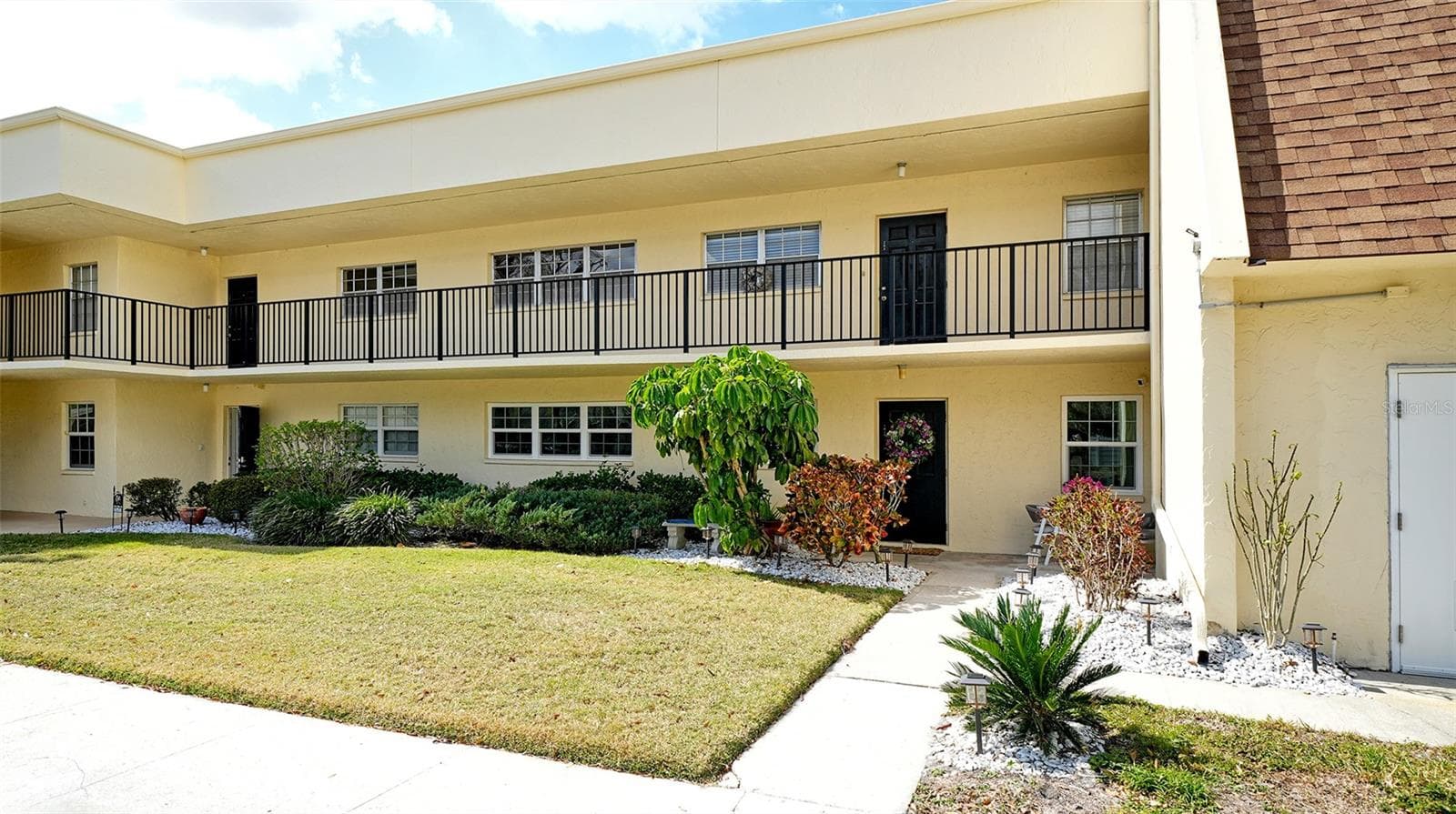 7880 Palm Aire Ln #203 photo 4