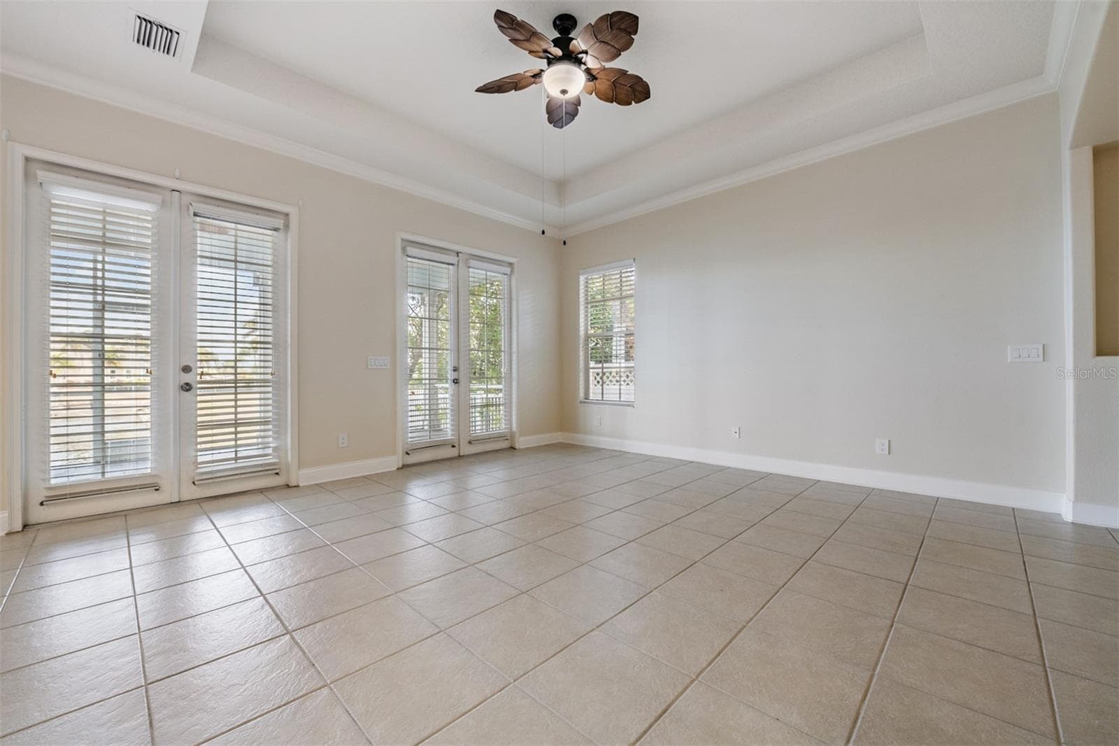 423 Manns Harbor Dr photo 4