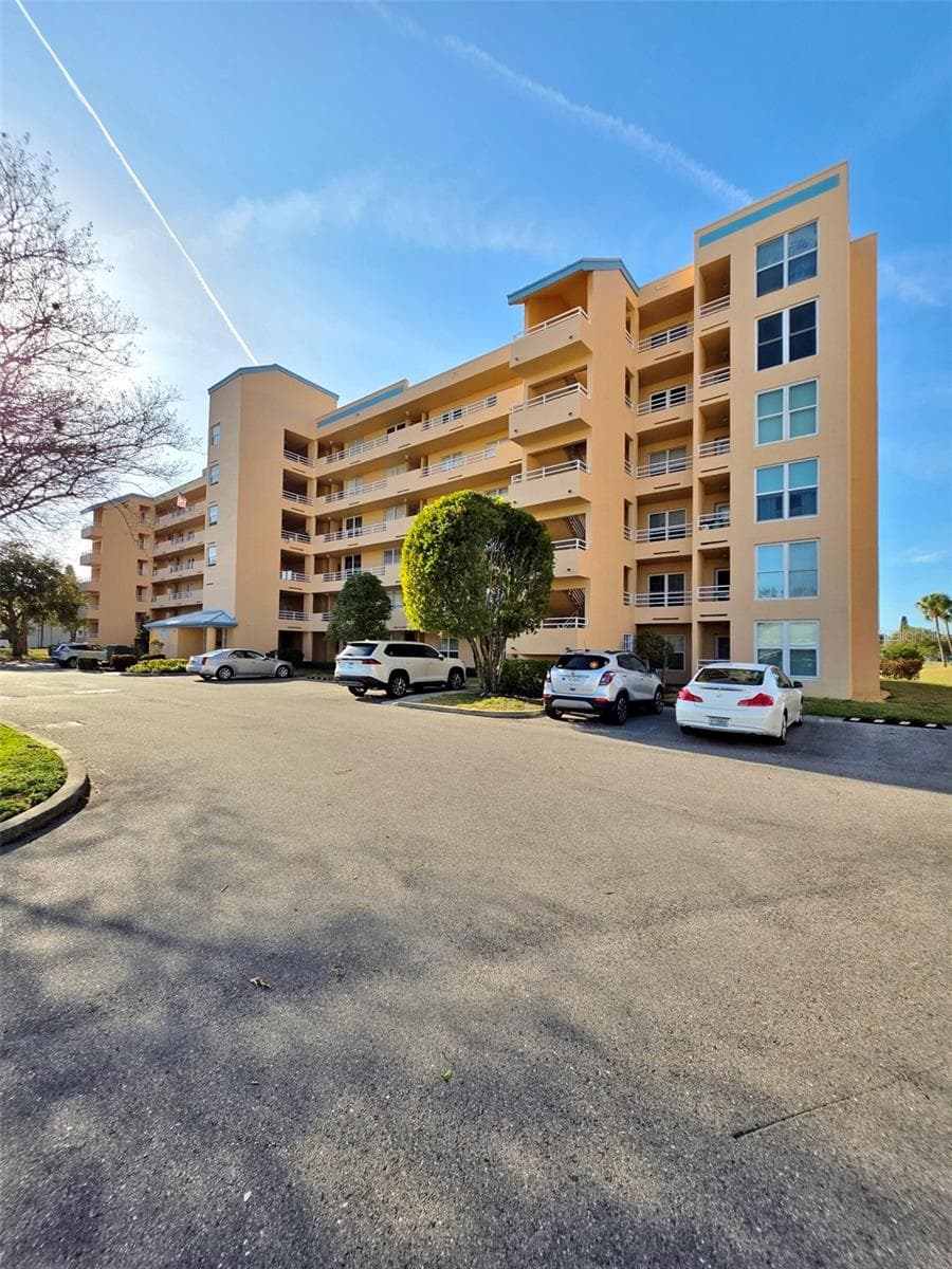 4570 Pinebrook Cir #208