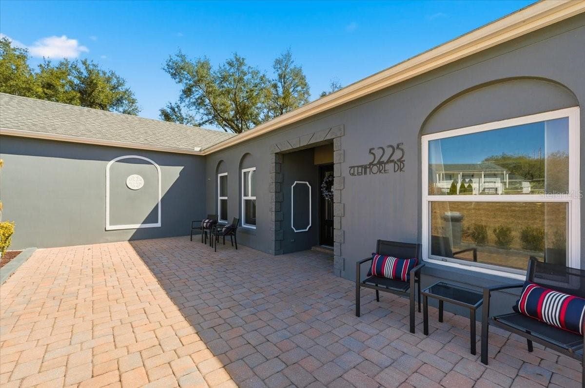 5225 Glenmore Dr photo 3