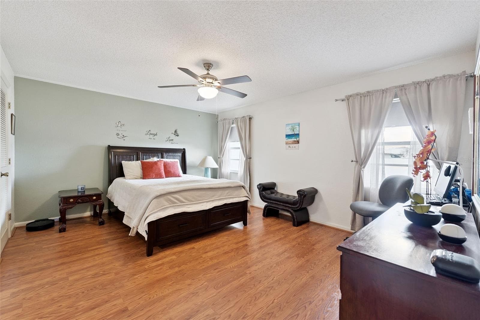 1581 Oakview Cir SE photo 4