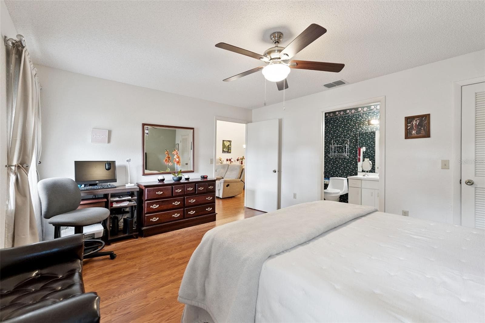 1581 Oakview Cir SE photo 5