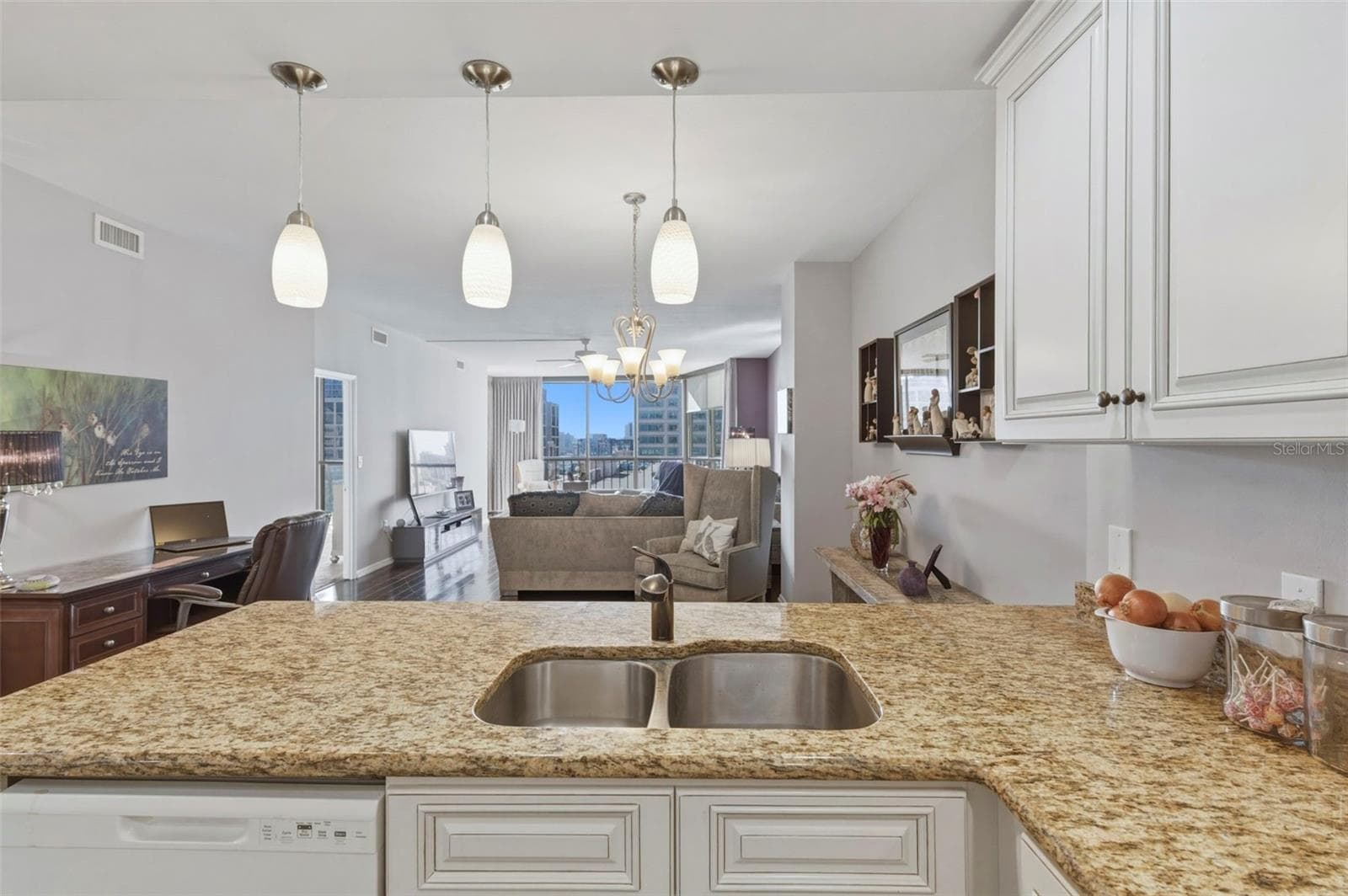 1 Beach Dr SE #1109 photo 4