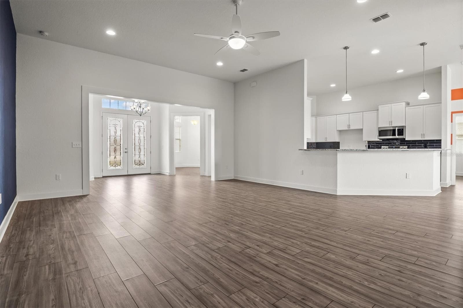 530 Sanctuary Blvd photo 4
