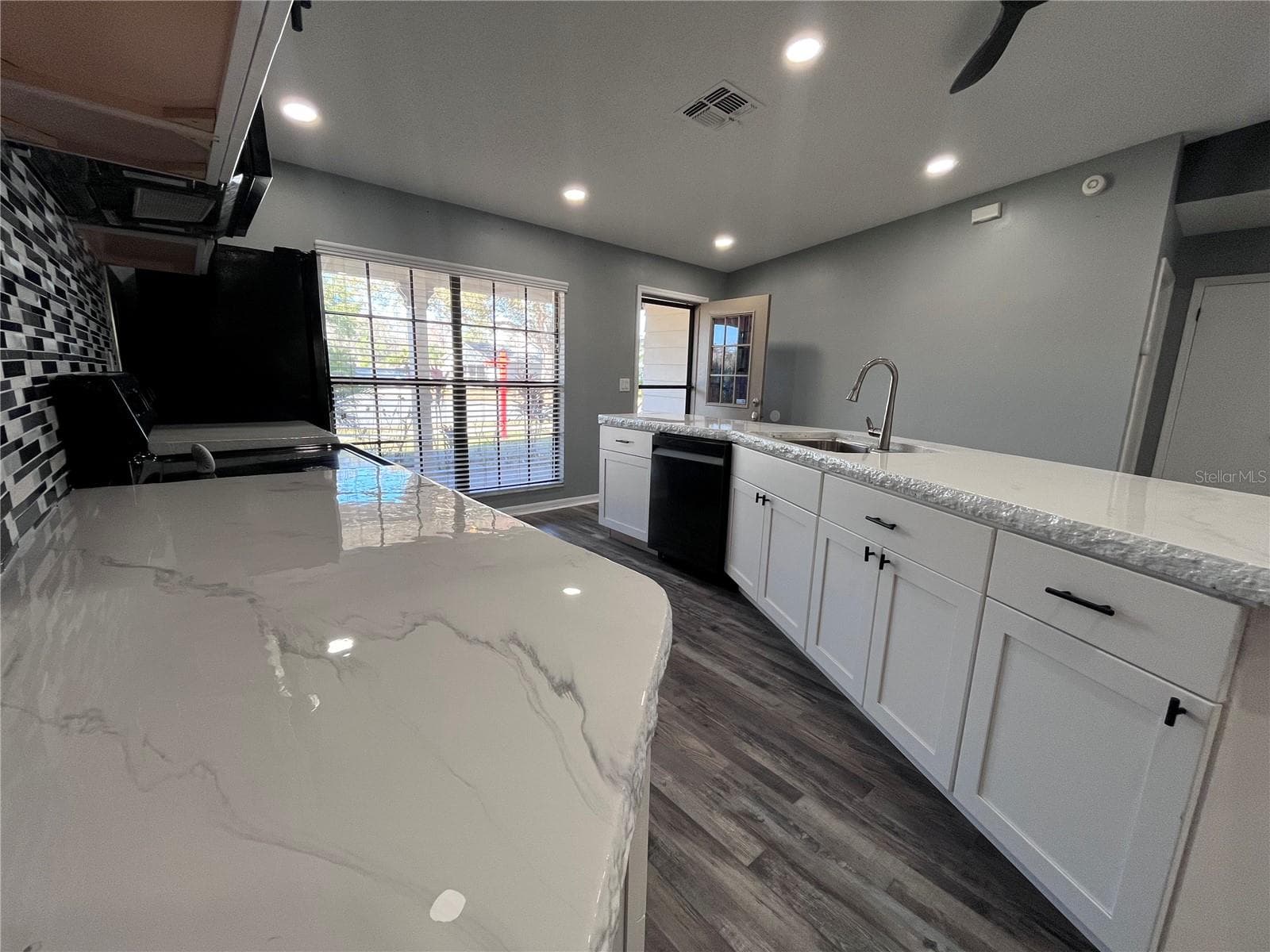 8122 Matthew Dr photo 5