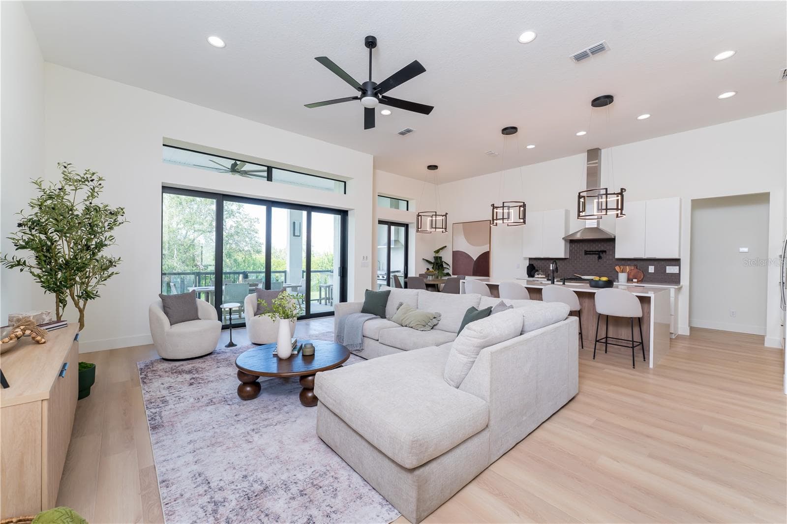 901 Eagle Ln