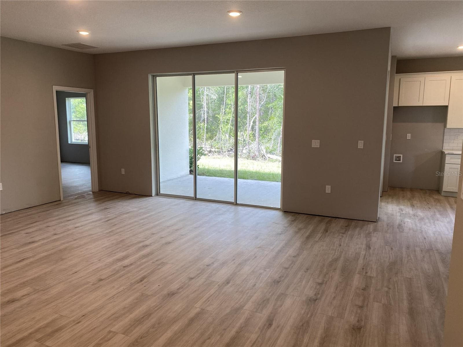 15158 Celeste Ave photo 5