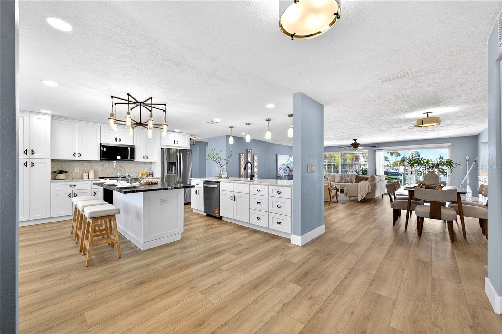 6410 3rd Palm Pt