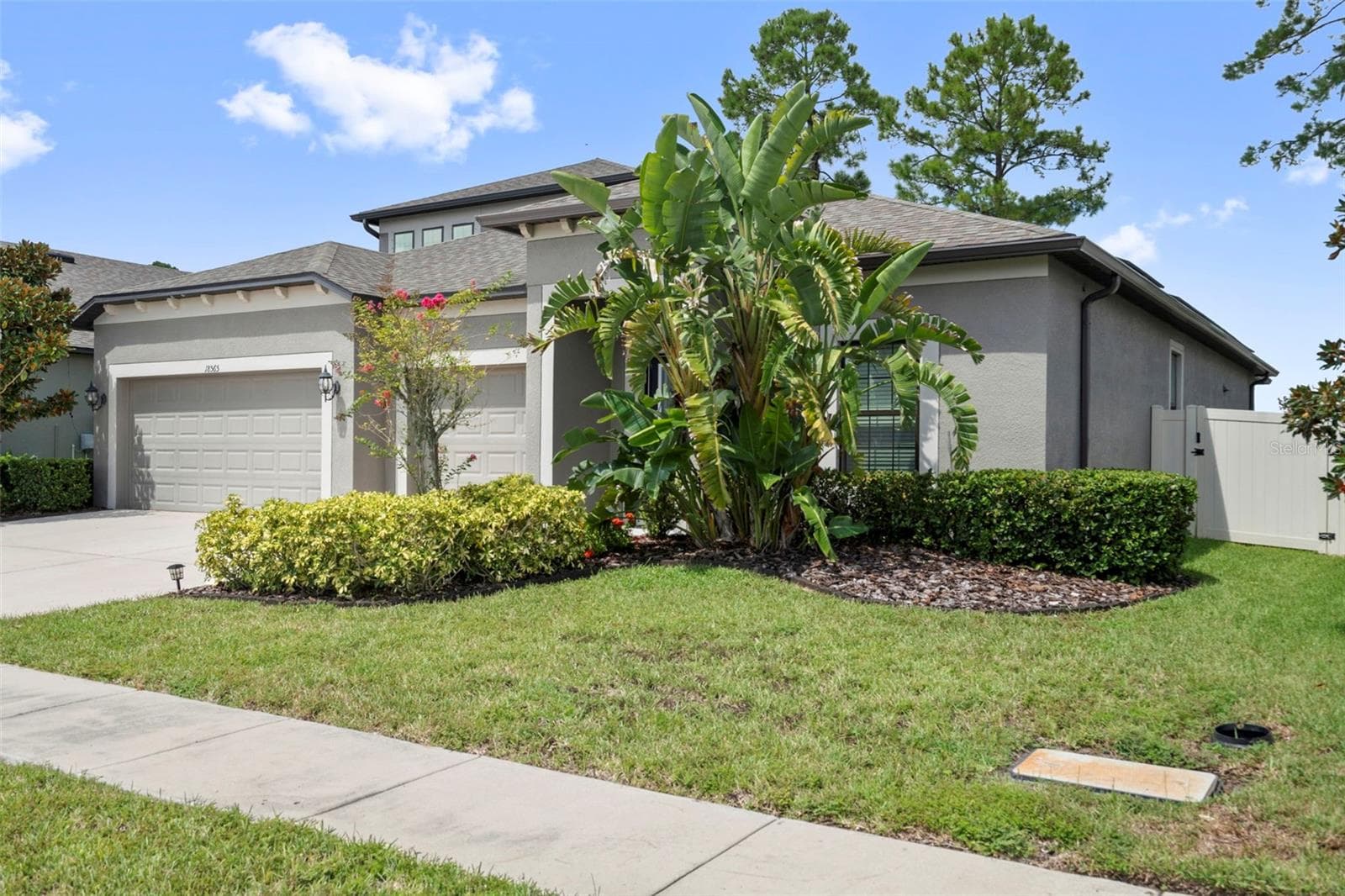 18565 Obregan Dr photo 3