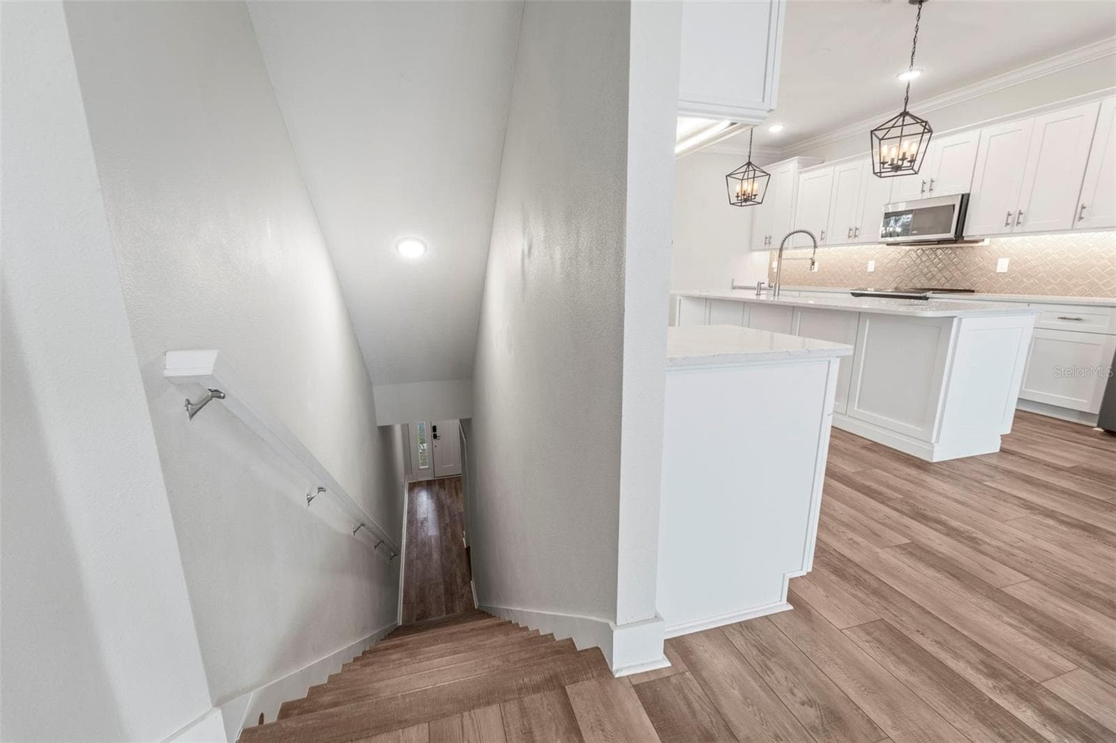 1299 Savona Dr NE photo 4