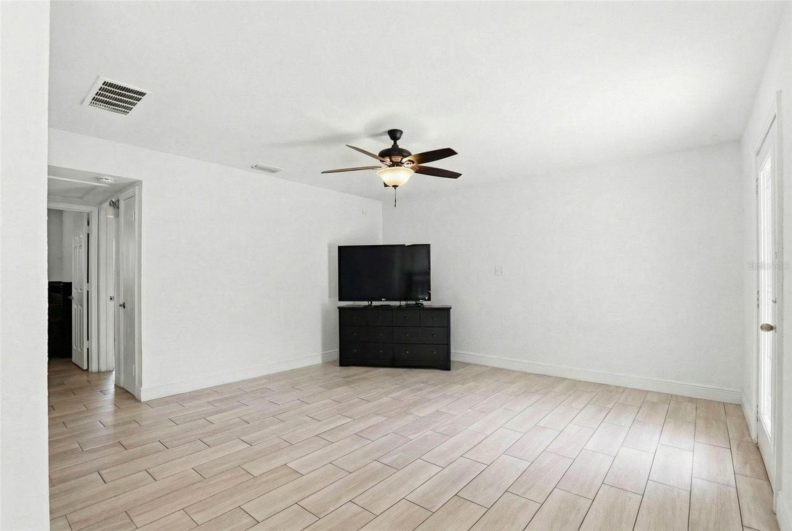 2521 W Crest Ave photo 5