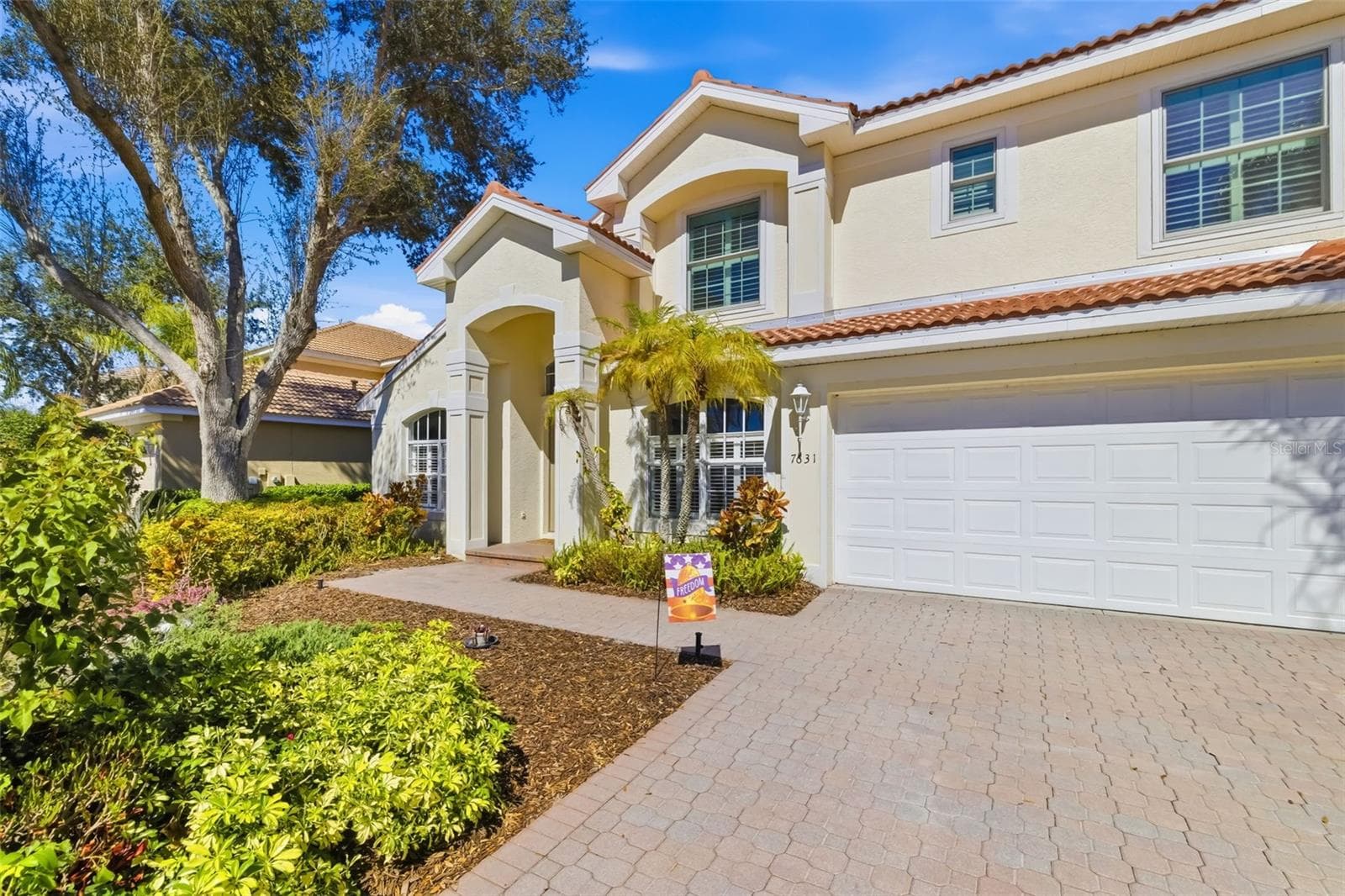 7631 Desert Inn Way