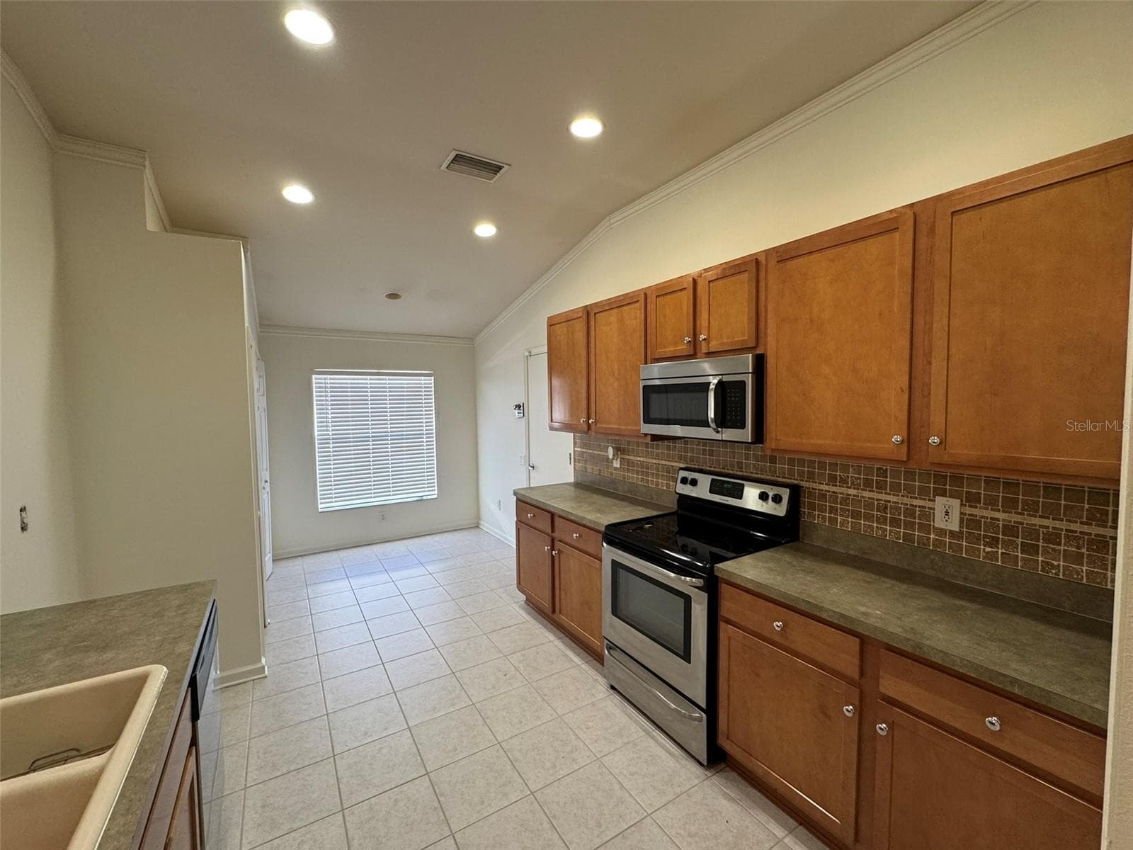 635 White Flower Way photo 4